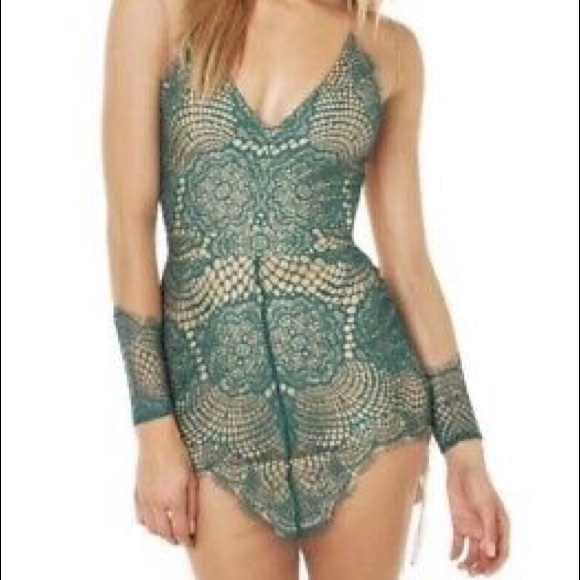 Selling SIZE XS for love and lemons - Picture 2 of 3